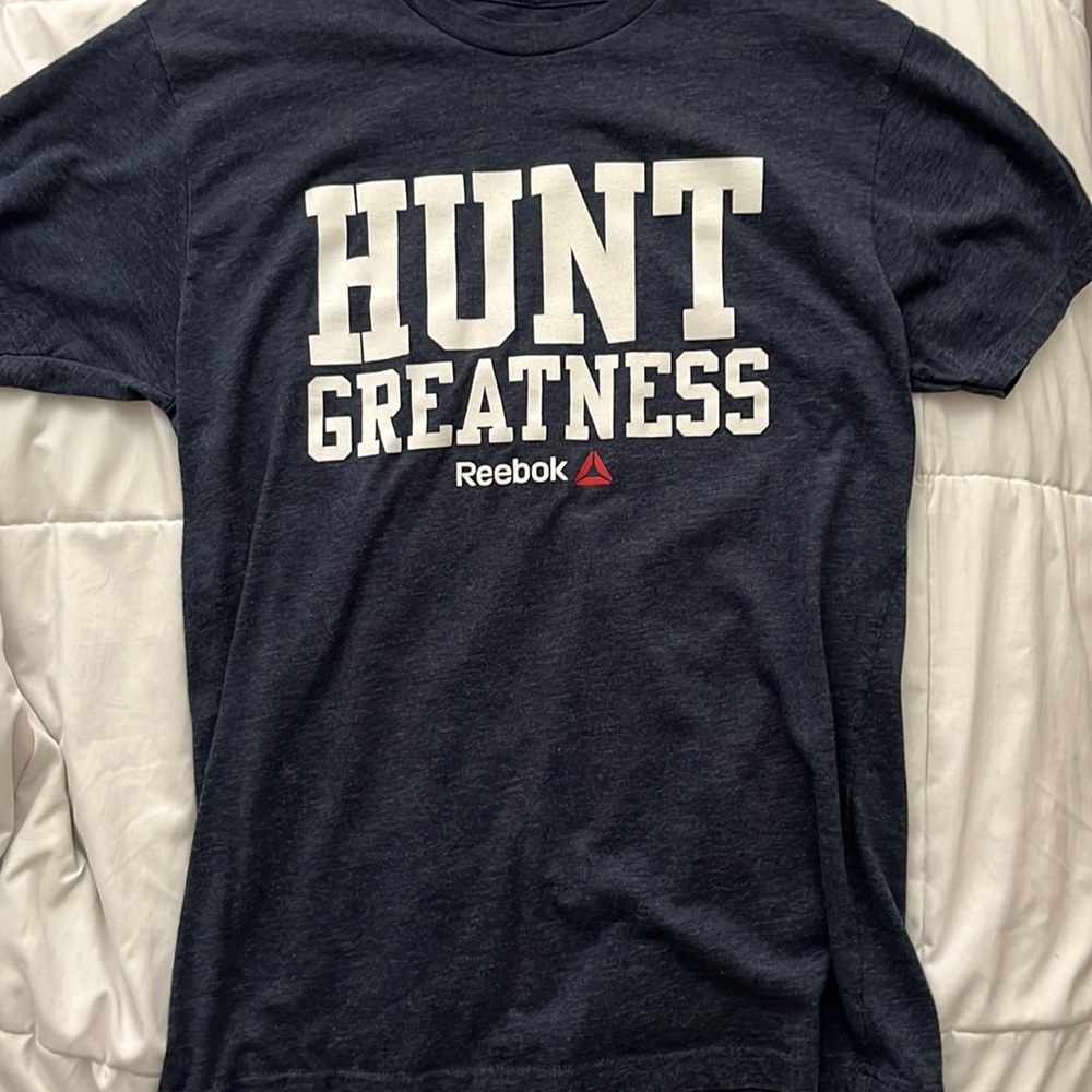 Reebok men’s t shirt size medium. “Hunt Greatness”